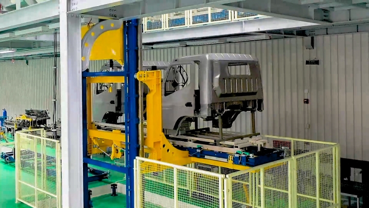 Khám phá xe tiêm chủng vaccine COID-19 lưu động 'có một không hai' tại Việt Nam - 2