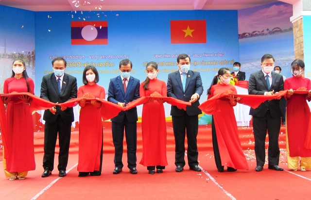 Khai trương cặp Cửa khẩu quốc tế Nam Giang - Đắc Tà Oọc