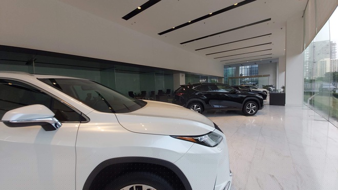 Doanh số xe suy giảm kỷ lục do đại dịch bùng phát mạnh (Ảnh Nguyễn Tuyền).