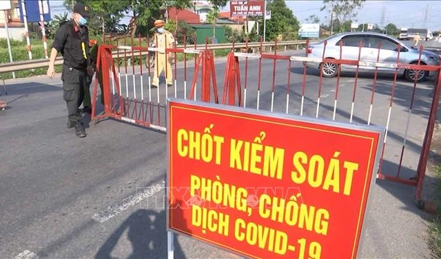 Bị chặn đi thu tiền hụi, nhóm giang hồ dùng dao chém loạn xạ tại chốt kiểm dịch