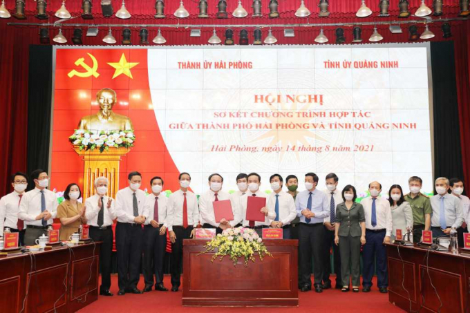 z2685455330158_0b7e9a0f1cc1641ddce846cae0206199