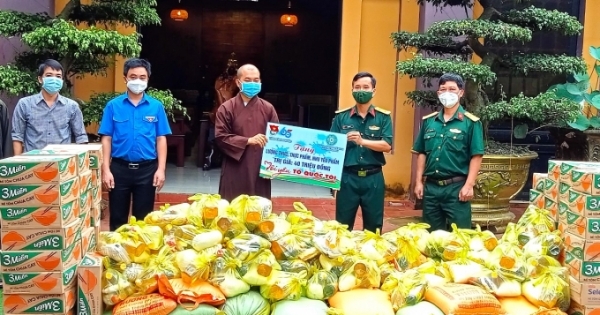 Thanh niên Bình Phước tích cực giúp người dân và Phật tử gặp khó trong bão dịch