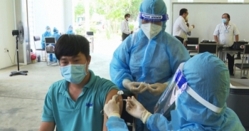 Trà Vinh triển khai tiêm vắc xin cho hơn 26.000 công nhân lao động