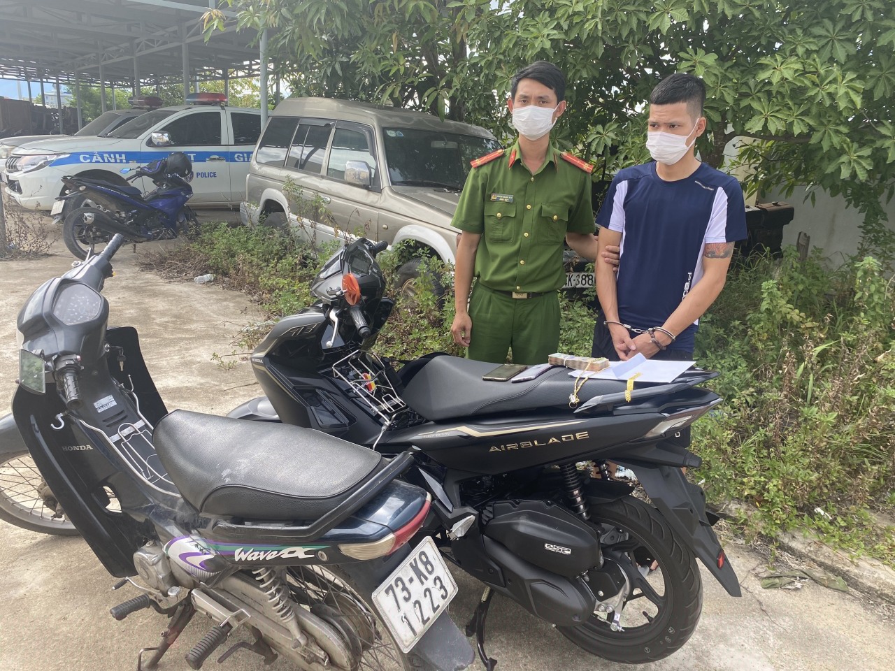 Đối tượng Lê Hoàng Bảo Phúc cùng tang vật