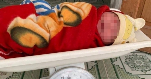 Hải Phòng: Phát hiện bé gái 2 ngày tuổi bị bỏ tại khe cột điện viễn thông