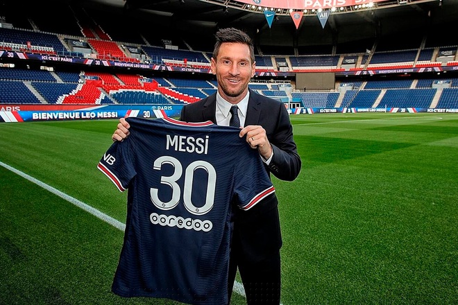 Messi háo hức ra sân cùng PSG.