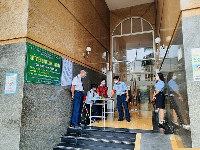 Tổ chống dịch covid cộng đồng được thành lập tại nhiều chung cư ở Hà Nội.