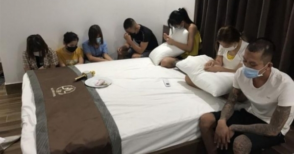 Hà Tĩnh: Bắt giữ nhóm nam thanh nữ tú “bay lắc” trong khách sạn giữa mùa dịch