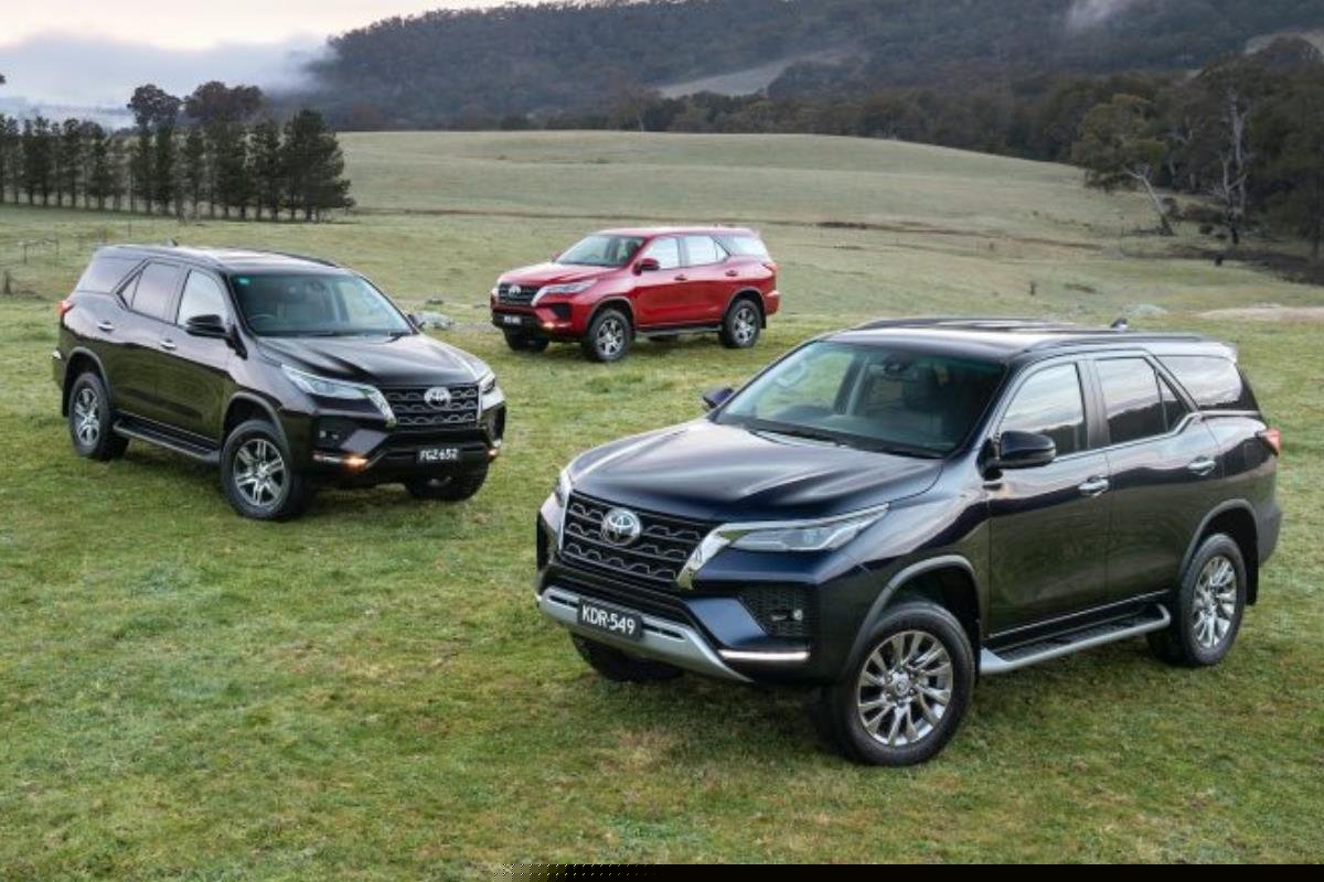 Nhiều &ocirc; t&ocirc; mới ra mắt, tăng trang bị đội gi&aacute; b&aacute;n