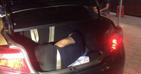 Hà Tĩnh: Chui trong cốp xe hòng qua chốt kiểm soát