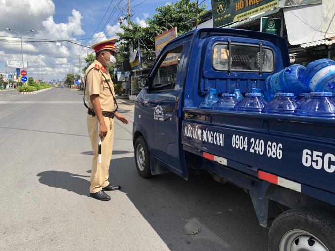 Chủ tịch UBND Thành phố yêu cầu quản lý thật chặt việc ra vào thành phố, tuyệt đối không để phát sinh các ca bệnh xâm nhập từ bên ngoài.
