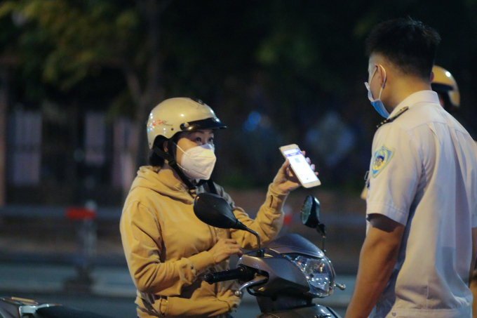 tăng cường kiểm soát các nhóm đối tượng được phép lưu thông trong thời gian thực hiện giãn cách xã hội