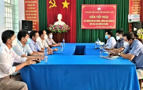 Bí thư Đảng ủy xã không gương mẫu trong phòng, chống dịch bị đình chỉ chức vụ