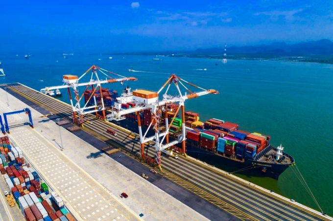 Cảng cửa ngõ quốc tế Hải Phòng  .