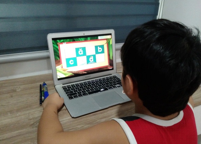 Nhiều phụ huynh có con vào lớp 1 vô cùng lo lắng khi con chưa nhập học, chưa có sách giáo khoa.