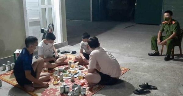 Đề nghị xử phạt 4 thanh niên tập trung ăn nhậu trong mùa dịch