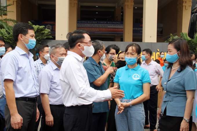 Lãnh đạo TP Hải Phòng gặp mặt các thành viên trong đoàn công tác lên đường chi viện cho TP Hồ Chí Minh.