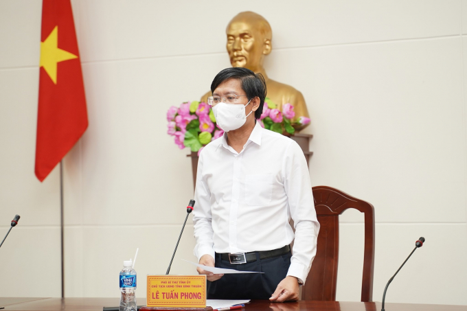 Chủ tịch UBND tỉnh Bình Thuận Lê Tuấn Phong chỉ đạo cuộc họp vào tối ngày 24/8 (ảnh: cổng TTĐT Bình Thuận)