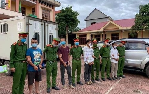 Bắt giam 4 người ném đá, vỏ chai bia khiến 5 công an bị thương tại Quảng Trị