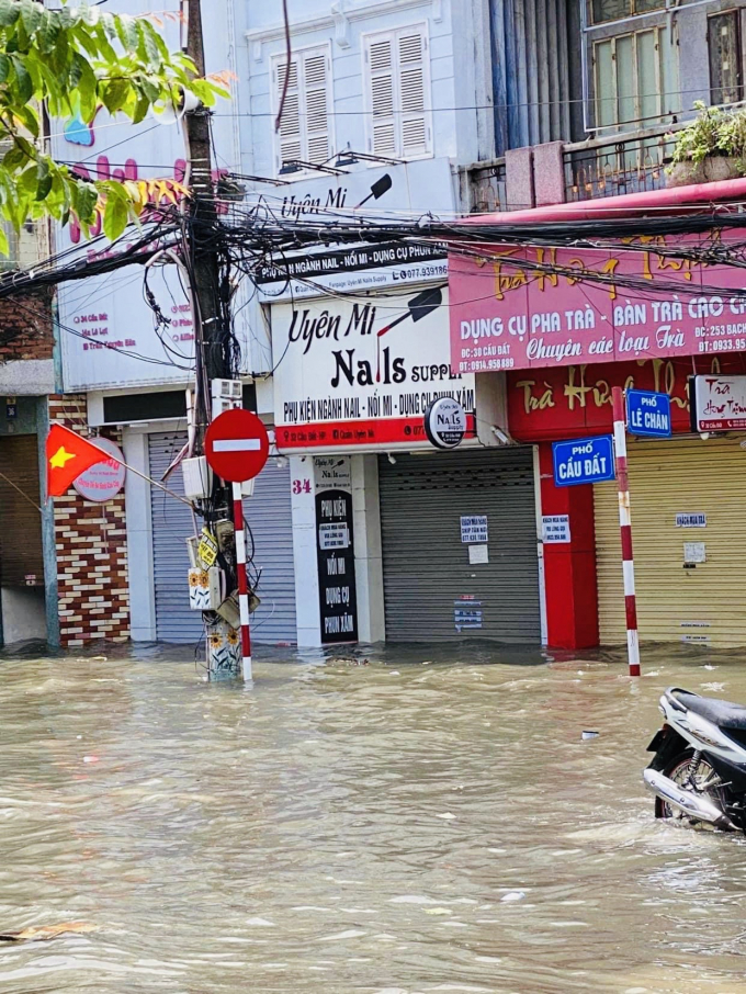 Tuyến phố Cầu Đất.