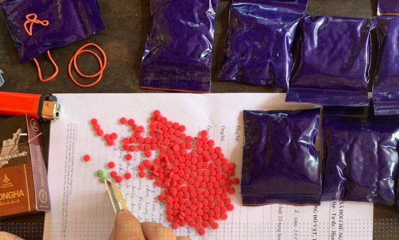 Hơn 4.600 viên ma túy dạng hồng phiến mà đối tượng Hồ Văn Long tàng trữ trái phép bị thu giữ.