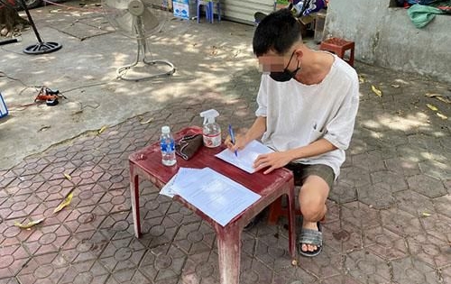 Thanh niên dương tính ma tuý lao xe như bay trên đường bất chấp lệnh giãn cách xã hội