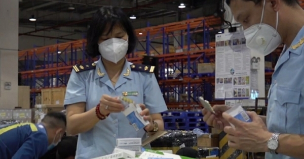 Bắt giữ hàng trăm hộp thuốc, thiết bị y tế chống dịch Covid-19 nhập khẩu trái phép