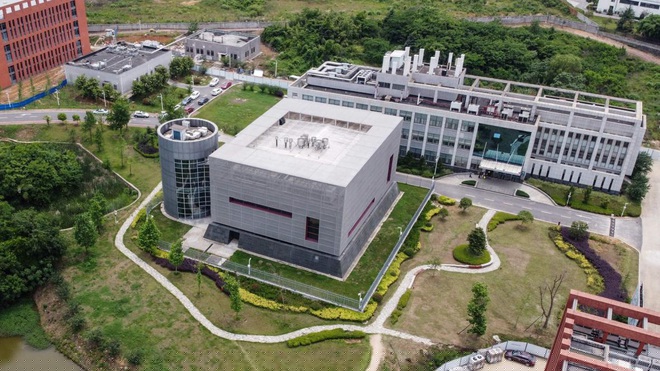 Ph&ograve;ng th&iacute; nghiệm trong Viện Virus học Vũ H&aacute;n trở th&agrave;nh t&acirc;m điểm của c&aacute;c nghi vấn về nguồn gốc Covid-19 nhưng Trung Quốc đ&atilde; b&aacute;c bỏ nghi vấn n&agrave;y (Ảnh: Times).