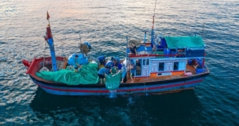 Nghệ An: Hai ngư dân bị điện giật tử vong trên biển