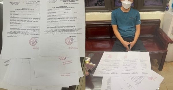 Hai thanh niên người Bắc Giang "găm" 18 giấy đi đường khống để thông chốt