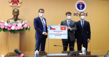 Việt Nam tiếp nhận hơn 250.000 liều vaccine phòng COVID-19 của Cộng hoà Séc tài trợ
