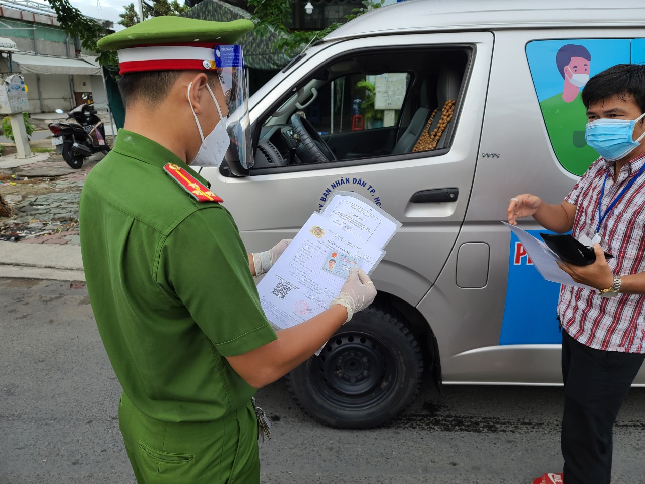 TP HCM: Dừng cấp giấy nhận diện c&oacute; m&atilde; QR từ 1-9 - Ảnh 1.