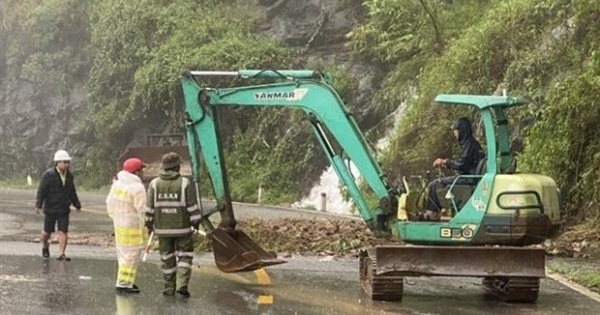 CSGT tăng cường phòng, chống thiên tai mùa mưa bão