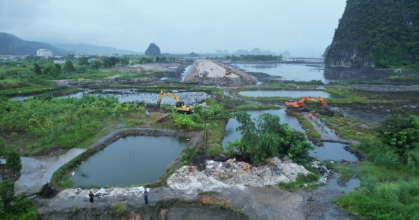Quảng Ninh: Cưỡng chế giải phóng mặt bằng, triển khai thi công đường nối Vũng Đục đến phường Cẩm Sơn