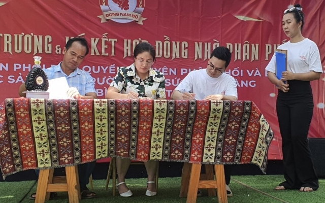 Hợp t&aacute;c x&atilde; Đ&ocirc;ng Nam Bộ mang sản phẩm &ldquo;Trường Thọ Sức Khoẻ V&agrave;ng&rdquo; đến với người d&acirc;n B&igrave;nh Thuận