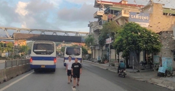 Quảng Ninh: Bắt giam 2 đối tượng liên quan đến nhà xe bị chèn ép, ném chất bẩn