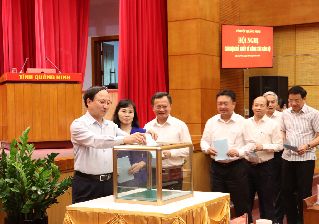 2113050_cac_dai_bieu_bo_phieu_gioi_thieu_nhan_su_du_dieu_kien_de_quy_hoach_tham_gia_ban_chap_hanh_trung_uong_dang_khoa_xiv_16413008