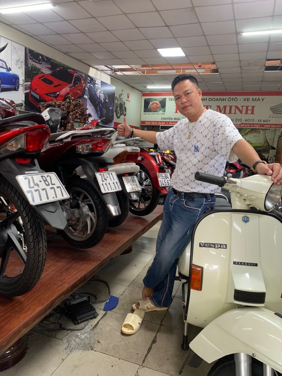 Một cửa hàng buôn bán xe máy biển số “VIP” tại TP HCM.