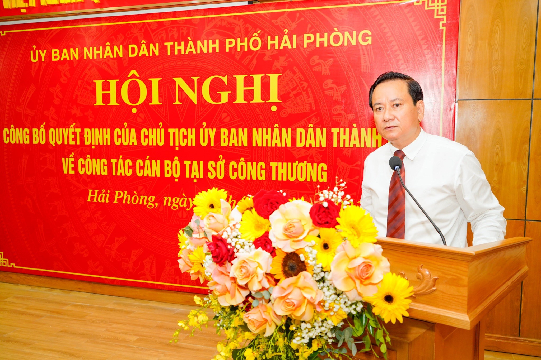 Đồng chí Nguyễn Văn Thành, Giám đốc Sở Công Thương phát biểu nhận nhiệm vụ.