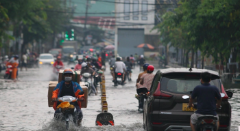 Mưa dông quay trở lại nhiều vùng trên cả nước vào chiều tối