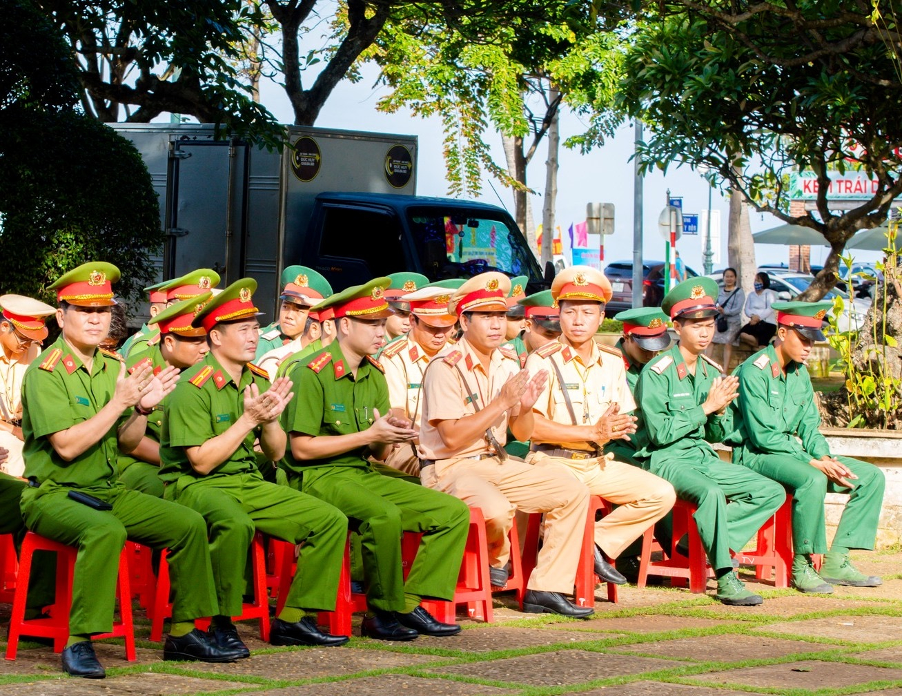 C22ABE92-D6CB-41E8-A651-F69BC6FD9035.