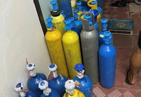 Hà Nội: Triệt phá kho khí "bóng cười" từ tin báo facebook