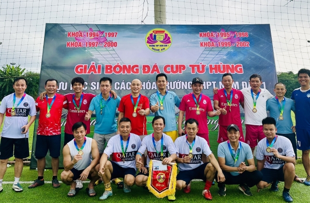 Hà Nội: Lần đầu tổ chức thành công giải bóng đá cựu học sinh các khóa quê hương Bác Hồ