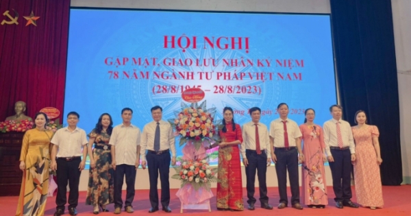 Huyện Mường Tè tổ chức gặp mặt, giao lưu nhân kỷ niệm 78 năm ngành Tư pháp Việt Nam