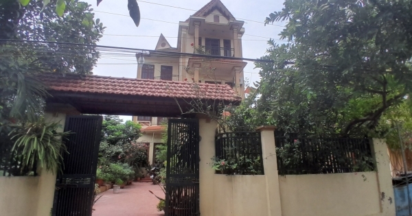 Nguy cơ mất đất vì cho người thân mượn “sổ đỏ”