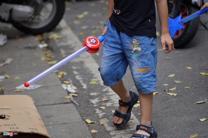 Theo c&aacute;c chuy&ecirc;n gia t&acirc;m l&yacute;, việc để con trẻ chơi c&aacute;c đồ chơi n&agrave;y dễ dẫn đến c&aacute;c h&agrave;nh vi mang t&iacute;nh bạo lực, c&ocirc;n đồ rất kh&oacute; kiểm so&aacute;t.