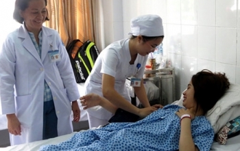 Lạ lùng sản phụ mang thai ở... gan