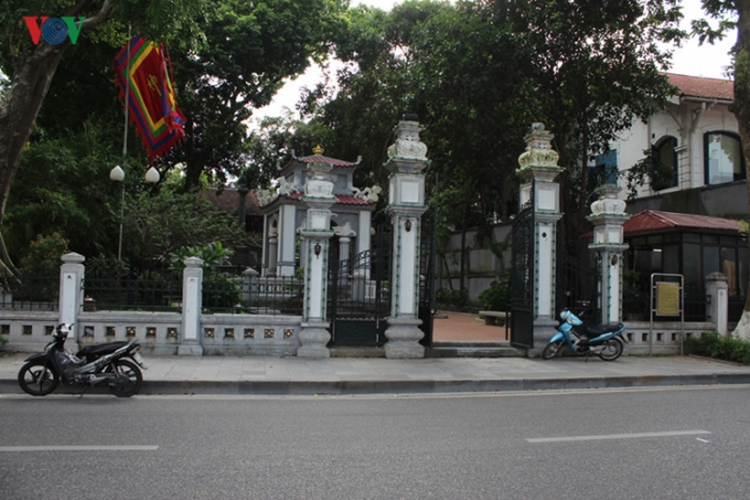 Tượng đ&agrave;i Vua L&ecirc;...