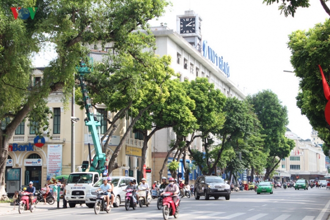 H&agrave; Nội cũng đ&atilde; tăng cường chiếu s&aacute;ng về đ&ecirc;m để phục vụ du kh&aacute;ch.