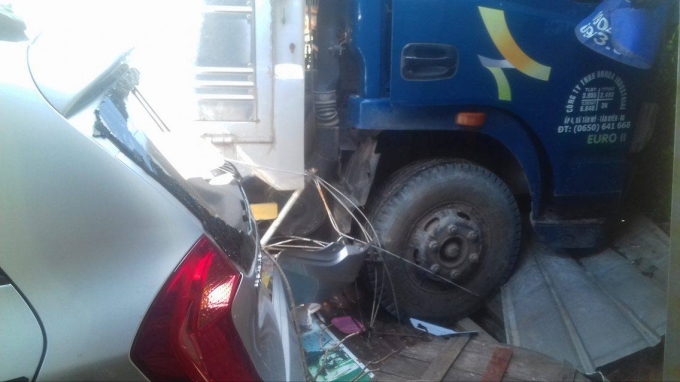 B&igrave;nh Dương: Người d&acirc;n ph&aacute; cửa cứu t&agrave;i xế sau tai nạn li&ecirc;n ho&agrave;n